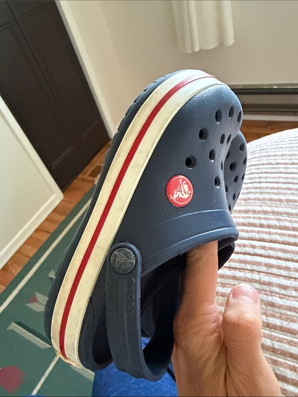 Kids Navy Blue crocs with Red Trim - toddler 11 ( c11) like new - Picture 6 of 6